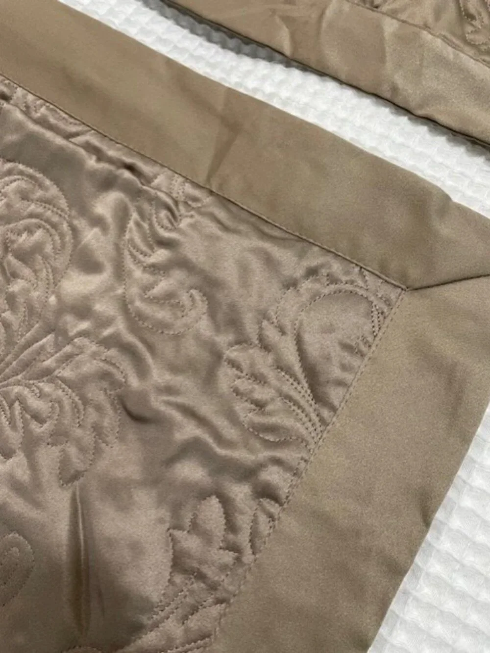 SET of 2 Chocolat Brown Quilted Polyester Pillow Shams